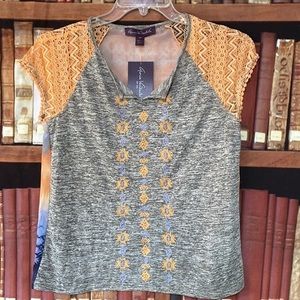 NWT Gloria Vanderbilt sheer lace sleeve embroidered top shirt‎